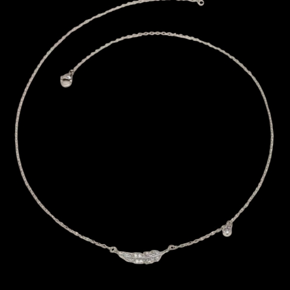 Feather necklace Beautiful  in silver-tone  and crystals New - Picture 5 of 5